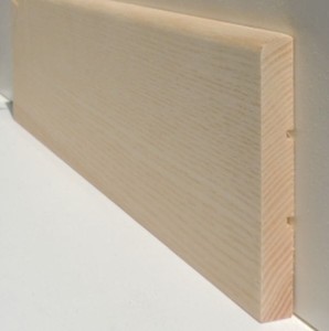 Cokół  z drewna jesionowego 0,9x5cm